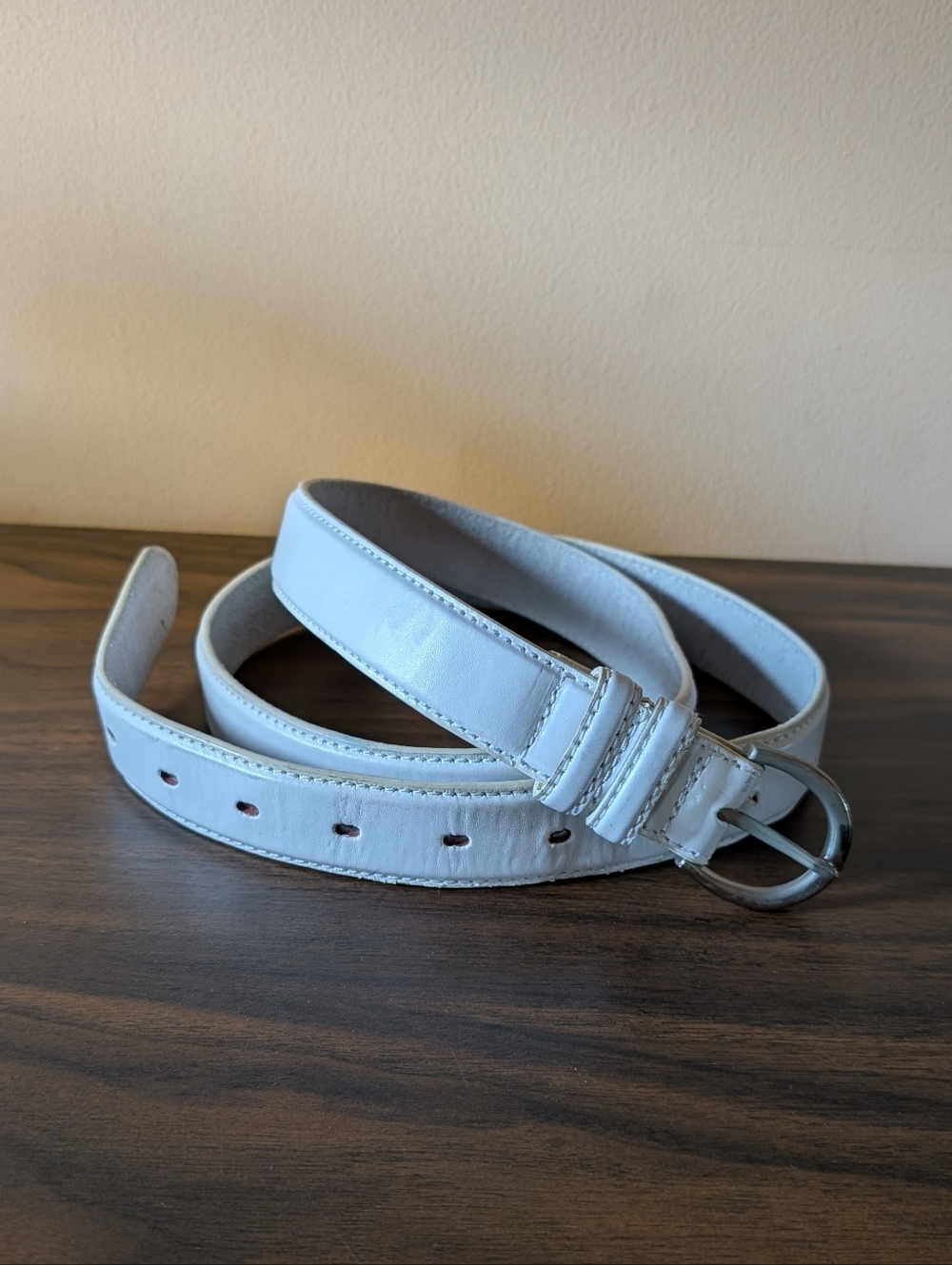 Vintage.White Leather Belt with Silver Buckle
